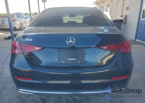 2024 Mercedes-Benz C 300 z USA, uszkodzony, nr VIN W1KAF4GB1RR216083